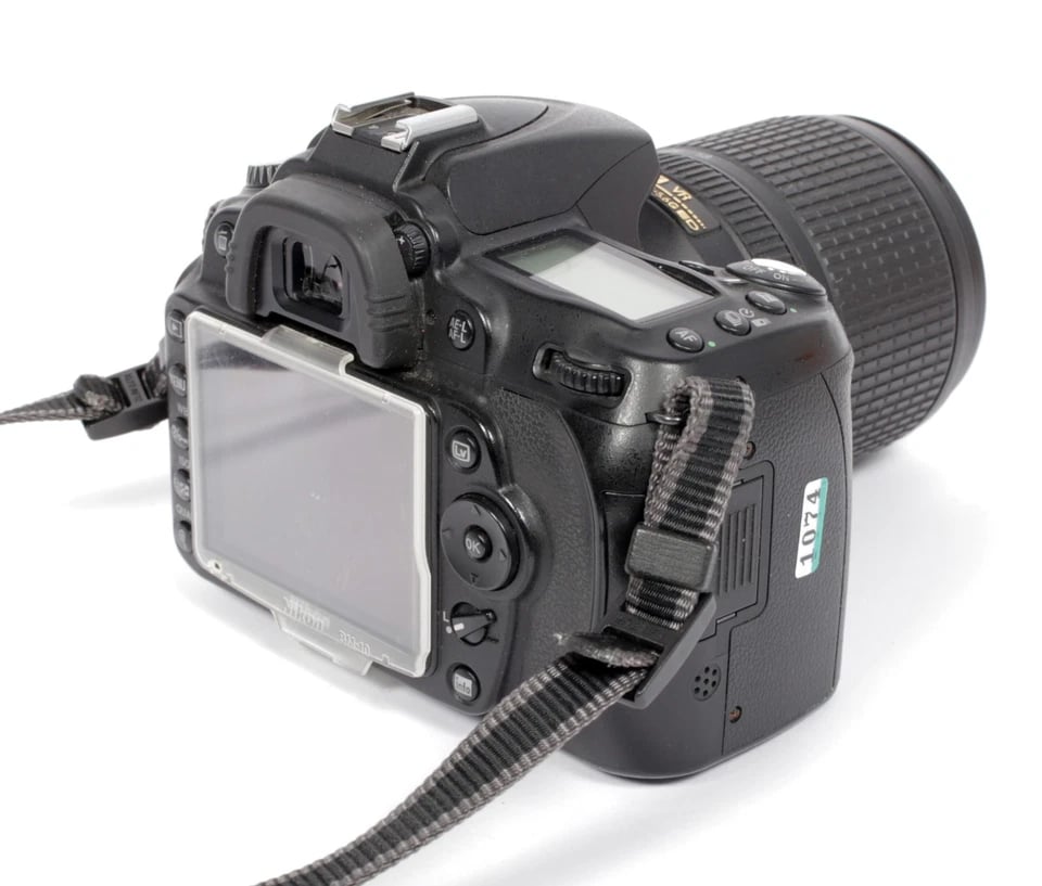 Nikon D90 NIKKOR 18-200mm 1:3.5-5.6 ジャンク ニコン（Nikon） 中古 1年保証 美品 Nikon D90 AF-S DX VR 18-200mm G